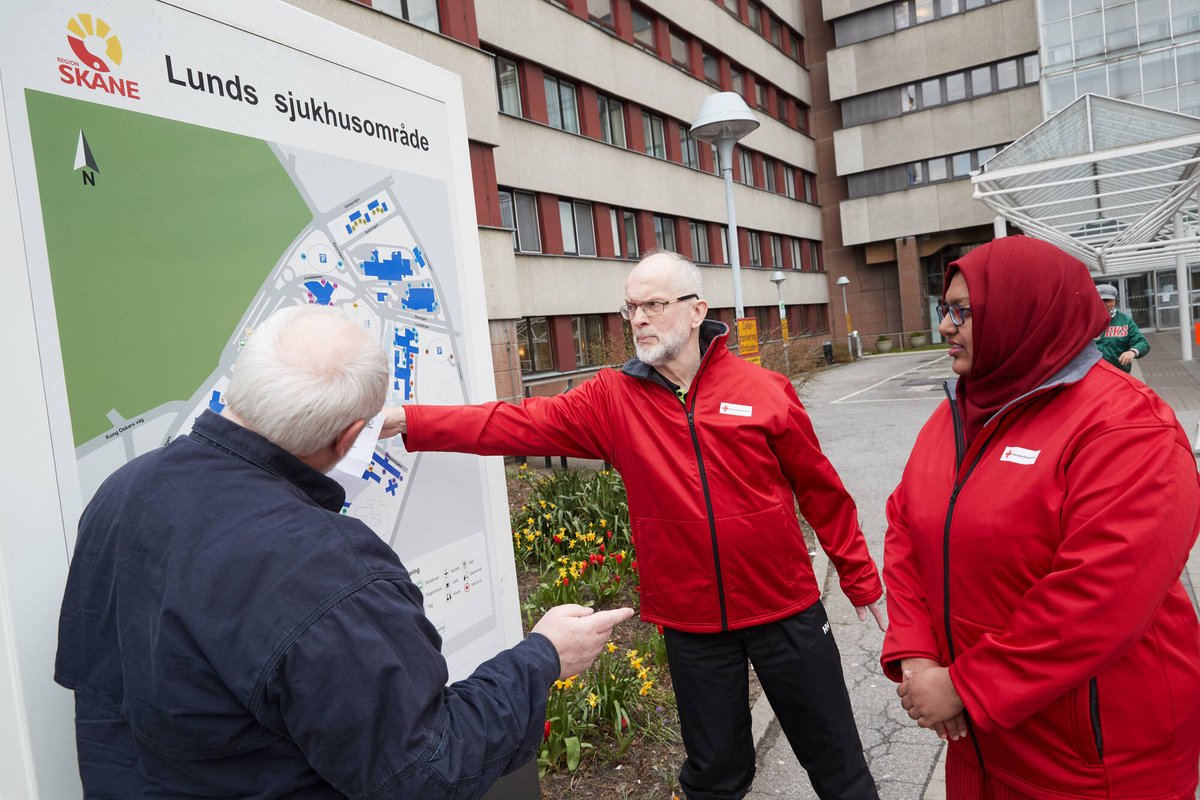 RodaKorset's tweet photo. Röda Korset får hjälp av Coca-Cola med sina nationella hjälpinsatser under coronakrisen. Vi har tilldelats drygt 4 Mkr från The Coca-Cola Foundation som ska gå till coronarelaterade hjälpinsatser i Sverige som ska hjälpa de mest utsatta. 
Tack! @CocaColaSE &amp; @CocaColaCo https://t.co/D1Jj2tzNaF