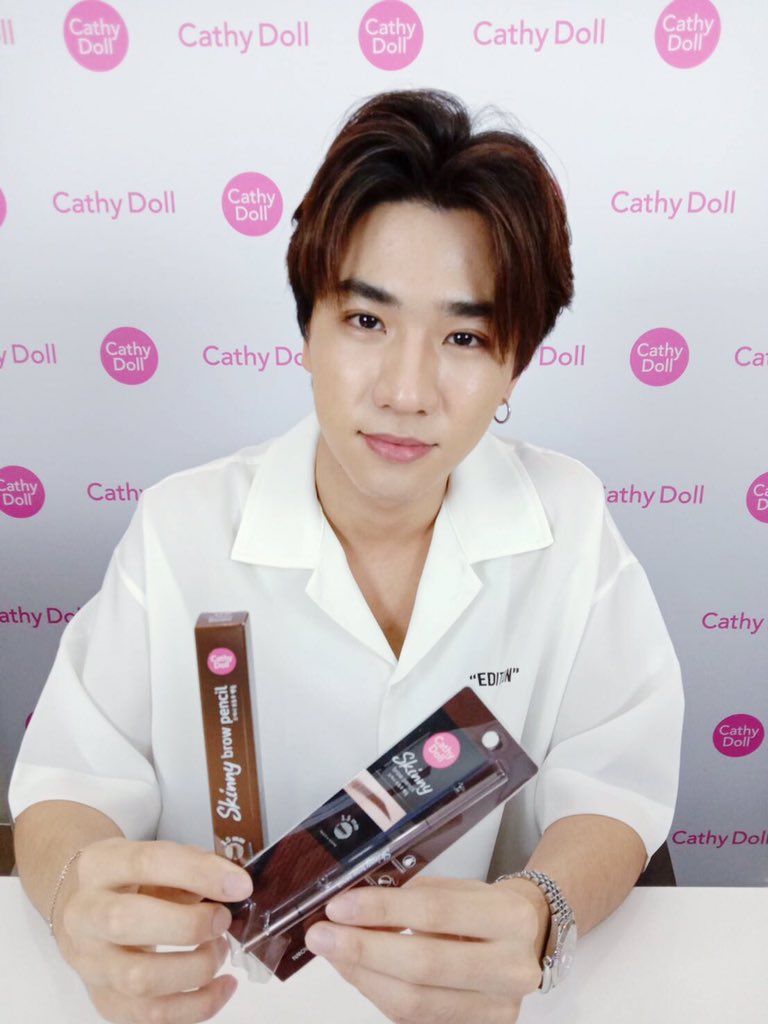 ตามมาติดๆ ! #PerthppeLiveXCathydoll ประกาศรายชื่อผู้โชคดี 20ท่าน จากกิจกรรม #Skinnyขายดีล้านแท่งแล้ว รับไปเลย Cathy Doll Skinny Brow Pencil 1 แท่ง พร้อมลายเซ็น #PerthTanapon (ทั้งนี้ทางบริษัทฯขอสวงนสิทธิ์ในการเลือกสี) ใครจะได้ดินสอเขียนคิ้ว #KDPPE ไปเขียนฟินๆ ตามไปดูกันเลยค่าา