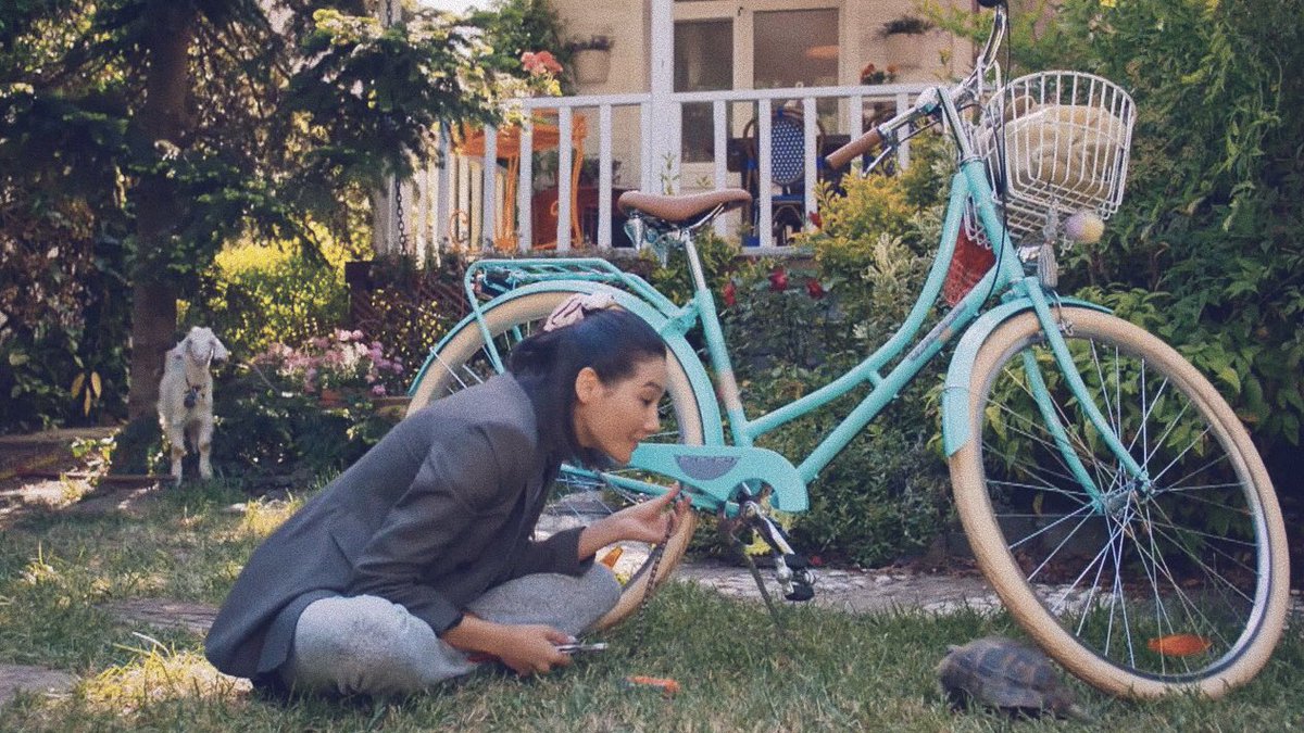 never realized they were basically wearing the same thing before having even met. the two of them are strikingly different people but they’ve always been colored by the same brush. i love and miss their chaotic harmony..🤍

      #SelDem • #HerYerdeSen