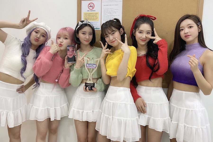 soompi's tweet photo. WATCH: #OhMyGirl Takes #NONSTOP2ndWin On "Show Champion"; Performances By #APRIL, #ASTRO, And More https://t.co/wY6w29zdLJ https://t.co/4G28tO6r3l