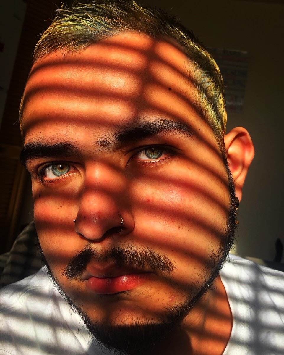 theycallmepipe_'s tweet image. Feeling myself and these angles. #aestheticAF