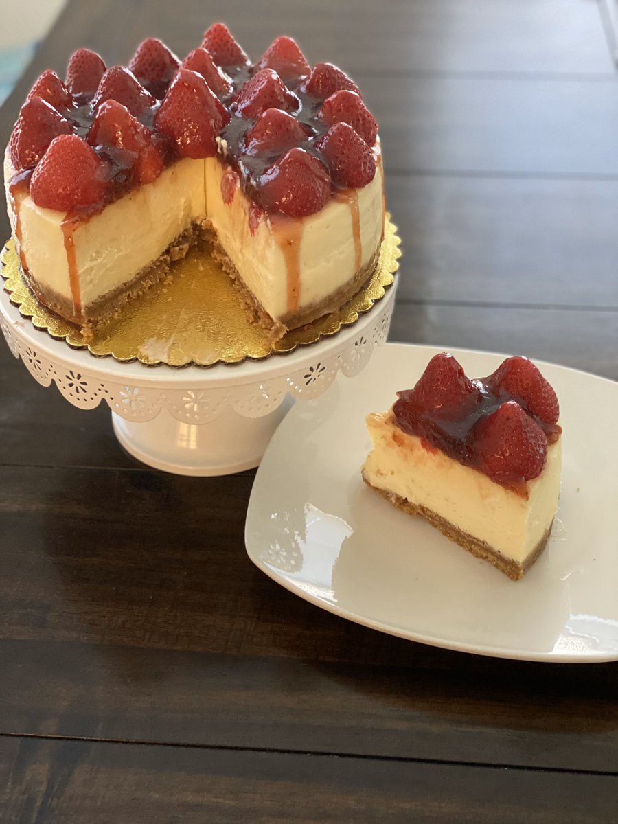 CakeBliss's tweet photo. New menu 🚨 Anyone for some strawberry cheesecake??? Honey, this one right here is the most creamiest cheesecake you’ll ever have! This is coming to our menu soon along with other flavors. #cheesecake  #Strawberry #strawberries #yummy  #delicious  #foodporn  #baltimorecounty https://t.co/AchA7NAePO