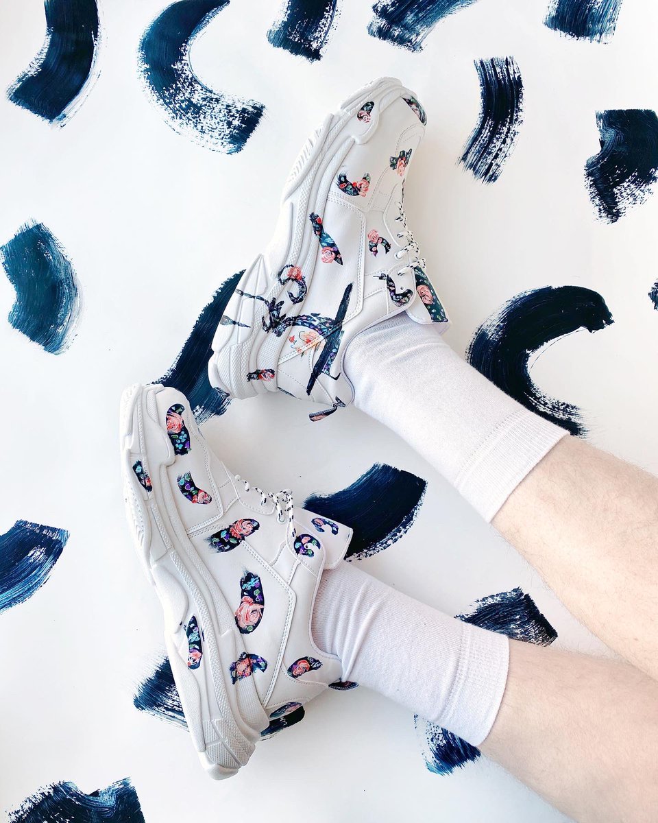 scottwmason's tweet photo. Can’t find the shoes you want? Just paint your own🎨 https://t.co/v2TXRIKt3L