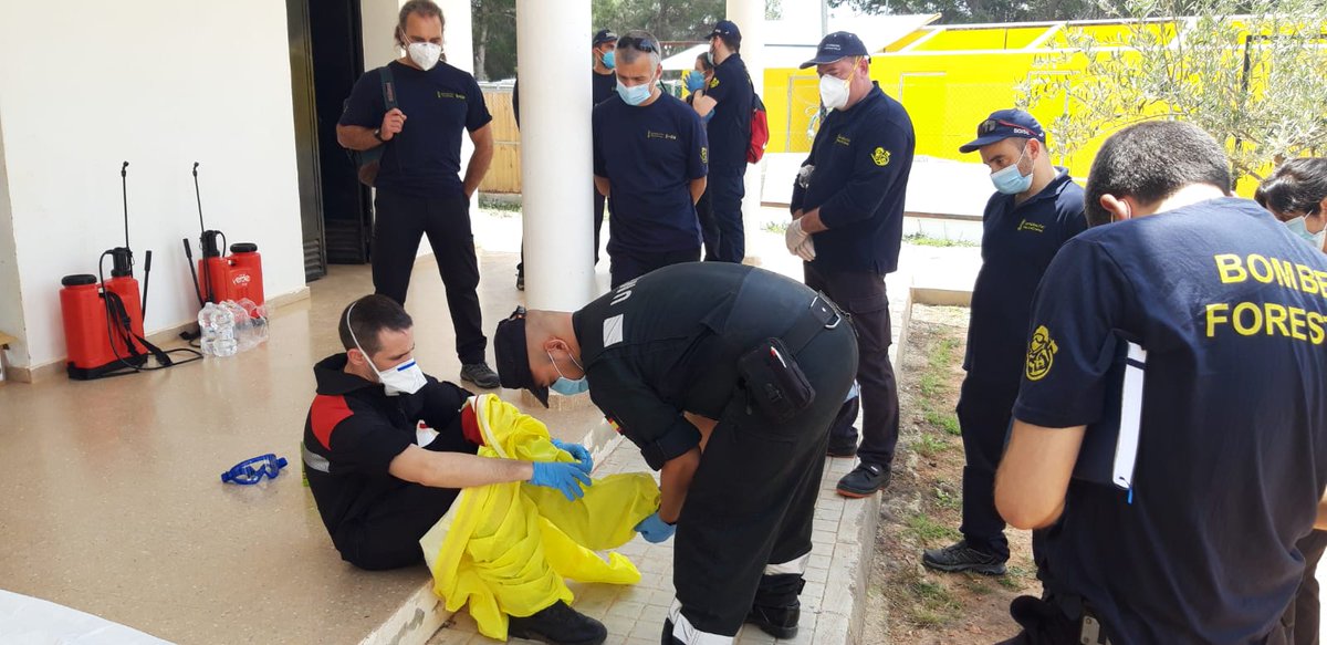 UMEgob's tweet photo. Es un privilegio compartir con profesionales como vosotros la lucha contra los incendios forestales #IIFF y ahora la lucha frente al #COVID2019

@GVA112 #BombersForestalsGV https://t.co/c2FBjB0Tbf