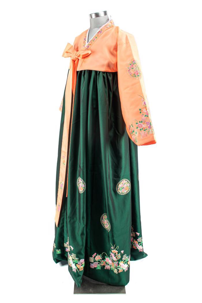 GRMuseum's tweet photo. @MSUMuseum @msubroad Whoo hoo! Thanks for the ring @MSUMuseum! Weโre continuing the #MuseumTelephone in honor of Asian Pacific American Heritage Month.
This is a Korean Hanbok (c. 1991), a traditional dress worn during special occasions. Keep the call going @KalamazooMuseum! https://t.co/juRuEIwD96