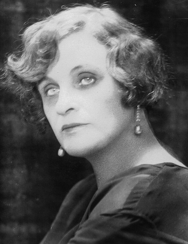 «Никто так много и упорно не советует, как дурак» Надежда Тэффи (1872—1952),  писательница.