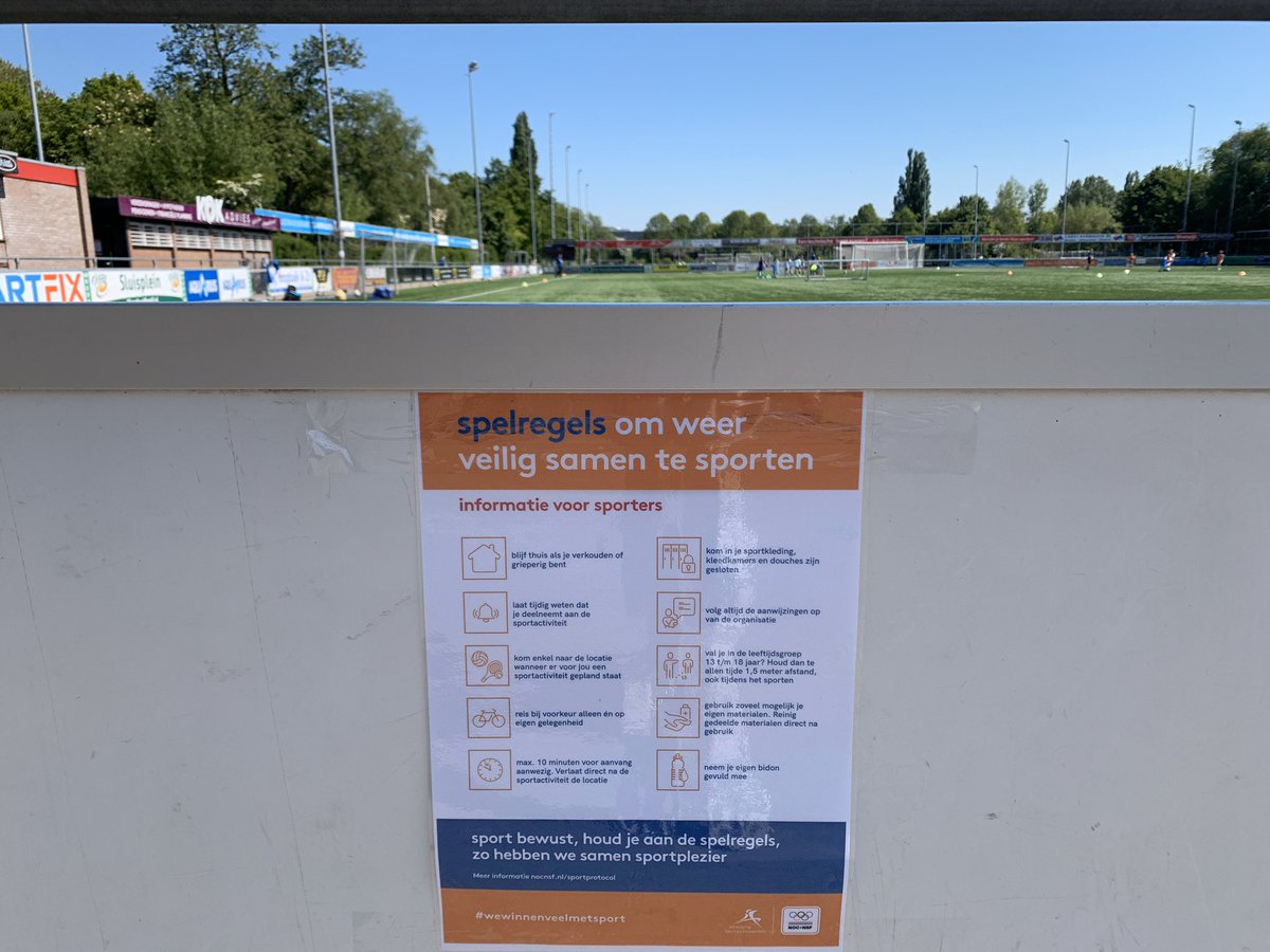 RODA23Bovenkerk's tweet photo. 🤩 met dit mooie weer mag de jongste jeugd ook weer eens de velden op! De blok-trainingen zijn gestart.
Met dank aan de Jeugd Commissie voor de vele uren aan voorbereiding en diverse ouders voor ondersteuning.
•
#RODA23 #Bovenkerk #groenwit #bloktraining #wewinnenveelmetsport https://t.co/SqEEVcbAB1