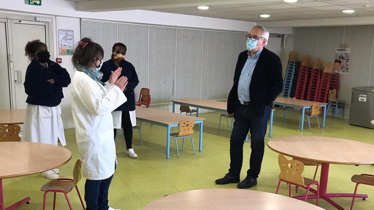 fontenay92's tweet photo. Dans le #FlashInfoFAR du jour :
👉 Les chiffres du jour
👉 Bientôt la rentrée !
👉 "Action urgence crise" pour les commerçants
https://t.co/EXD8cOwm4p https://t.co/0FDz4FvPgW