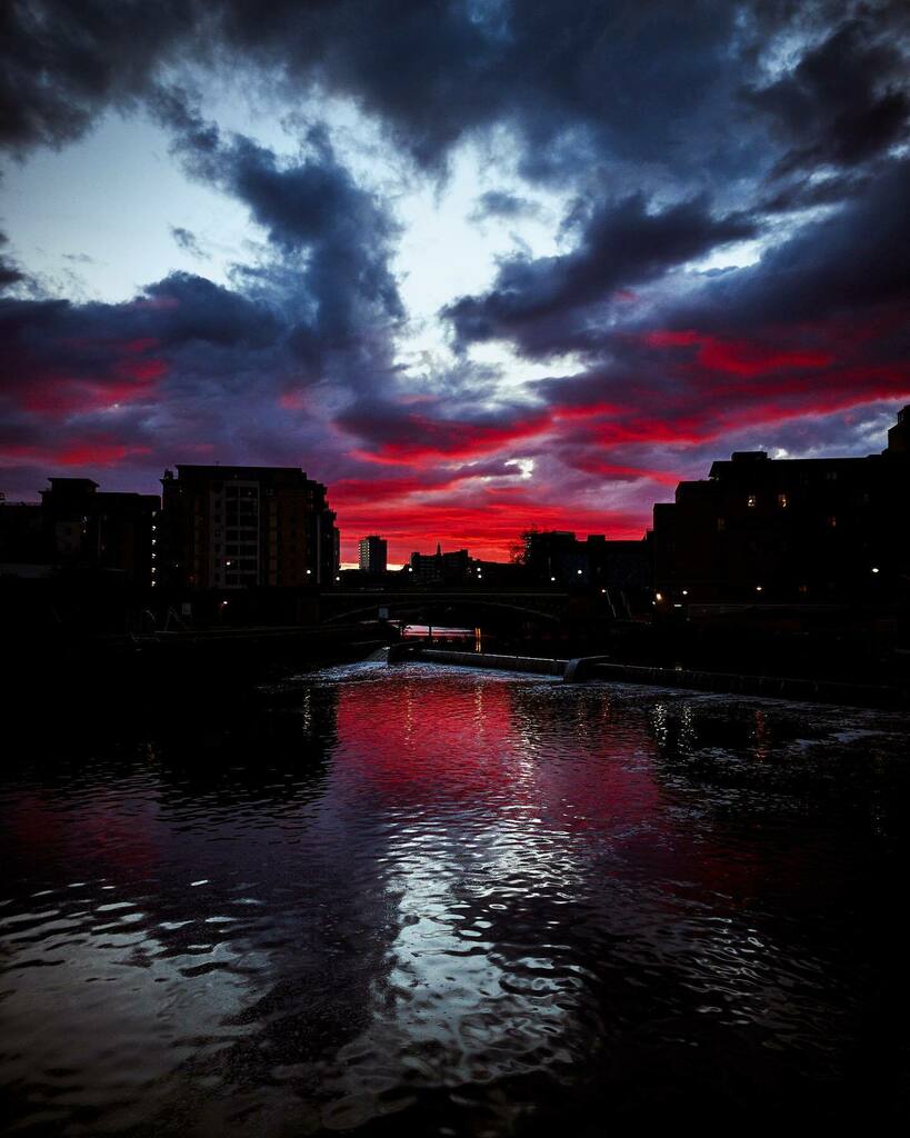 CChapmanVisuals's tweet photo. Grabbed a couple shots the other night on my phone while out for a walk, the sunset was incredibly colourful and bright
—————
Shot captured on iPhone 8 Plus in Lightroom Mobile, and edited in Capture One
—————
#sunset #shotoniphone #iphone8plus #lightroo… https://t.co/TQF0DhtEUw https://t.co/iXFajnnSrn