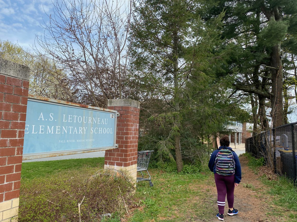 Letourneau_PE's tweet photo. Our 3rd grade scholar, Natalie, missing our school so she decided to walk by! #VirtualWalkMA #StaySafeStayHealthy #LetourneauScholar 💙⚡️ https://t.co/vusNbpnd9I