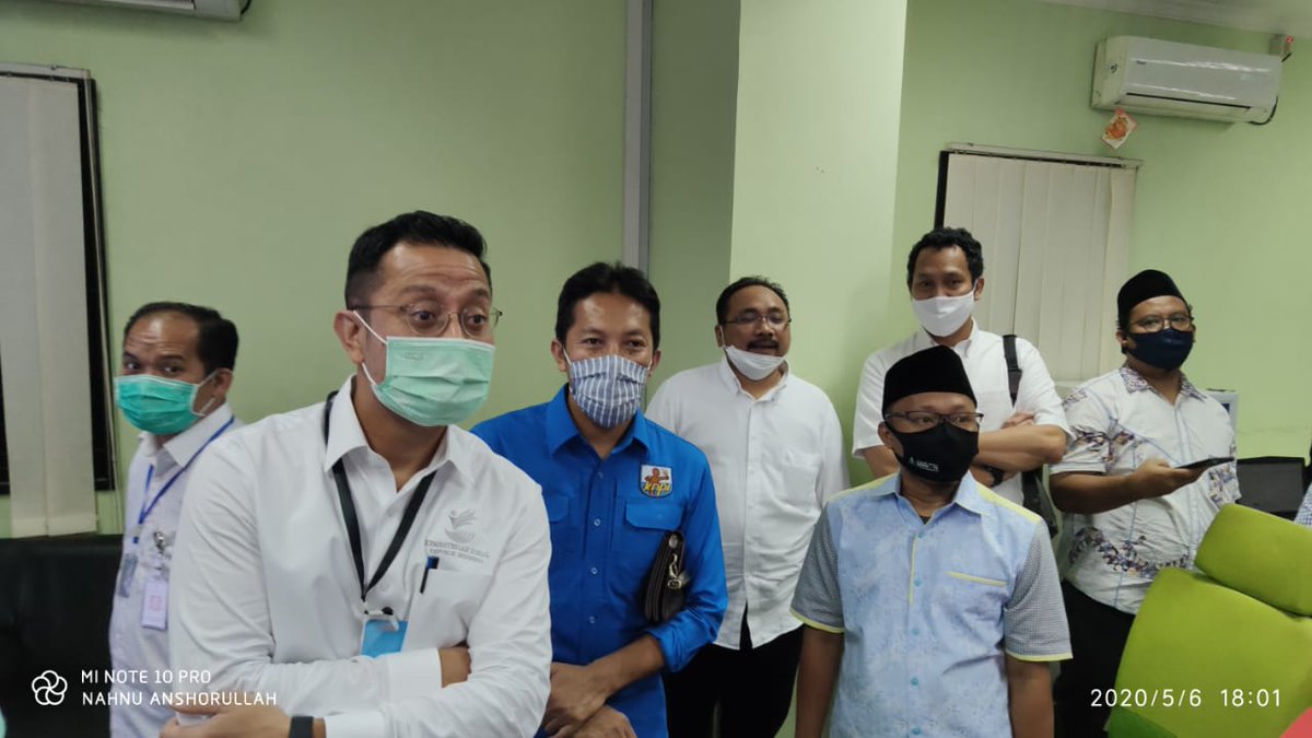 Official_Ansor's tweet photo. Menteri Sosial @juliaribatubara tiba di PP GP Ansor untuk agenda pengawasan dan penyerahan Bansos Kemensos melalui OKP

Mensos memantau command center PP GP Ansor

#AnsorBelaNegeri https://t.co/QvEbpePOFT