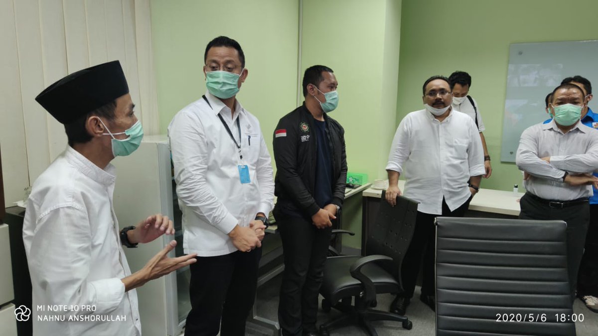 Official_Ansor's tweet photo. Menteri Sosial @juliaribatubara tiba di PP GP Ansor untuk agenda pengawasan dan penyerahan Bansos Kemensos melalui OKP

Mensos memantau command center PP GP Ansor

#AnsorBelaNegeri https://t.co/QvEbpePOFT