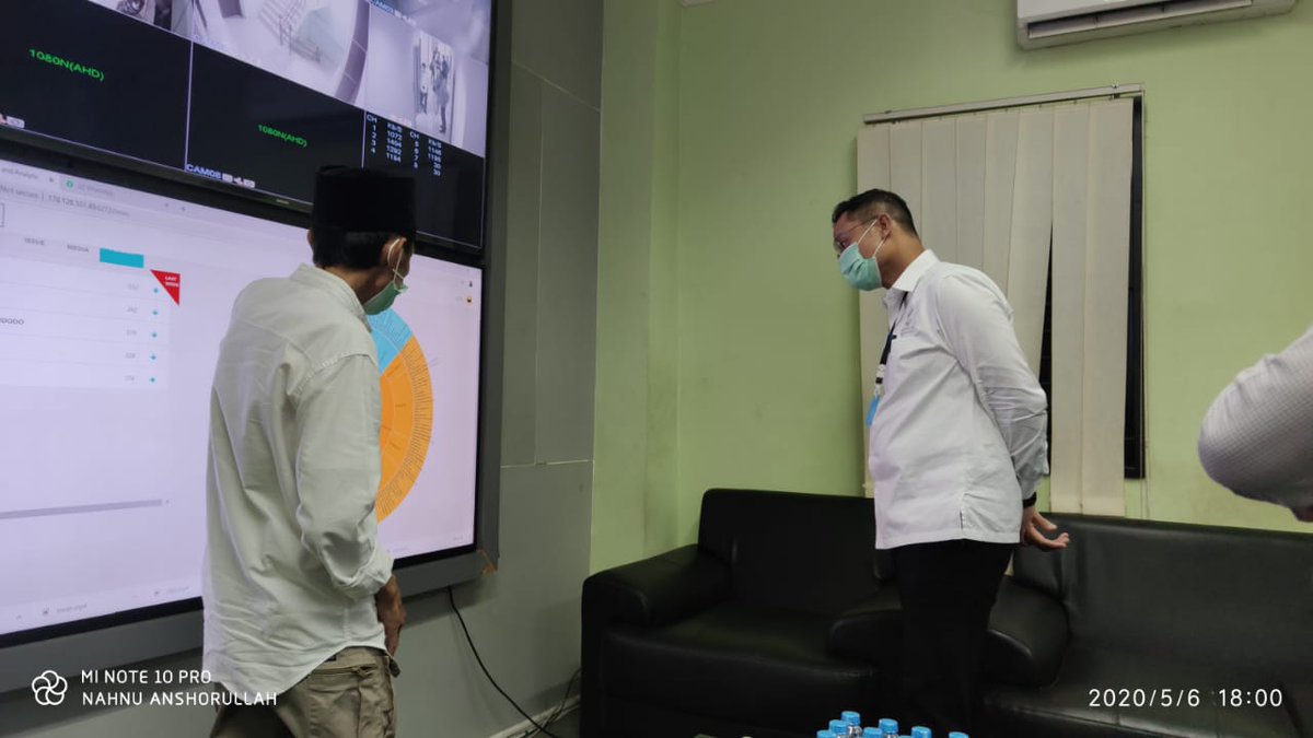 Official_Ansor's tweet photo. Menteri Sosial @juliaribatubara tiba di PP GP Ansor untuk agenda pengawasan dan penyerahan Bansos Kemensos melalui OKP

Mensos memantau command center PP GP Ansor

#AnsorBelaNegeri https://t.co/QvEbpePOFT