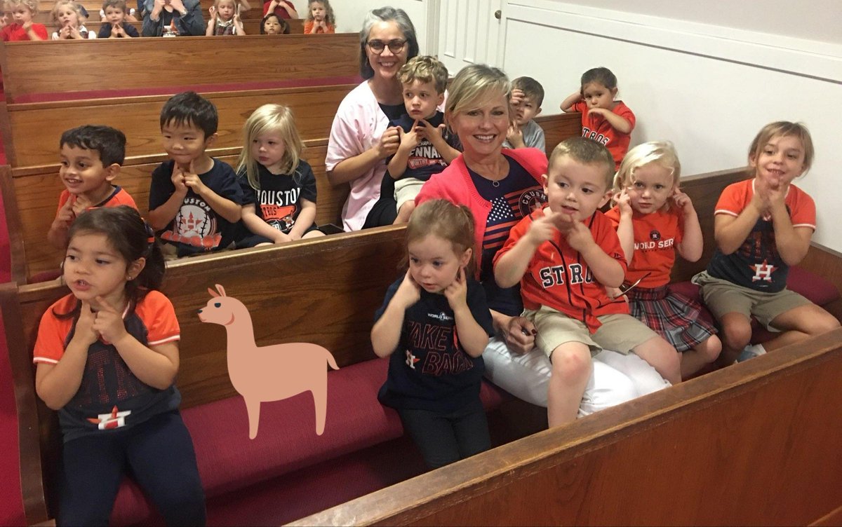bcanohsesorg1's tweet photo. Oh how I miss chapel days with our Llamas. My heart skipped a beat when I came across these pictures. Thank you @carothers_amber for taking these pictures. #prek3 #childrenschapel #joy #sing #missthesellamas #llamalove #HSESstrong @hsessaints https://t.co/fCThW2FeUp