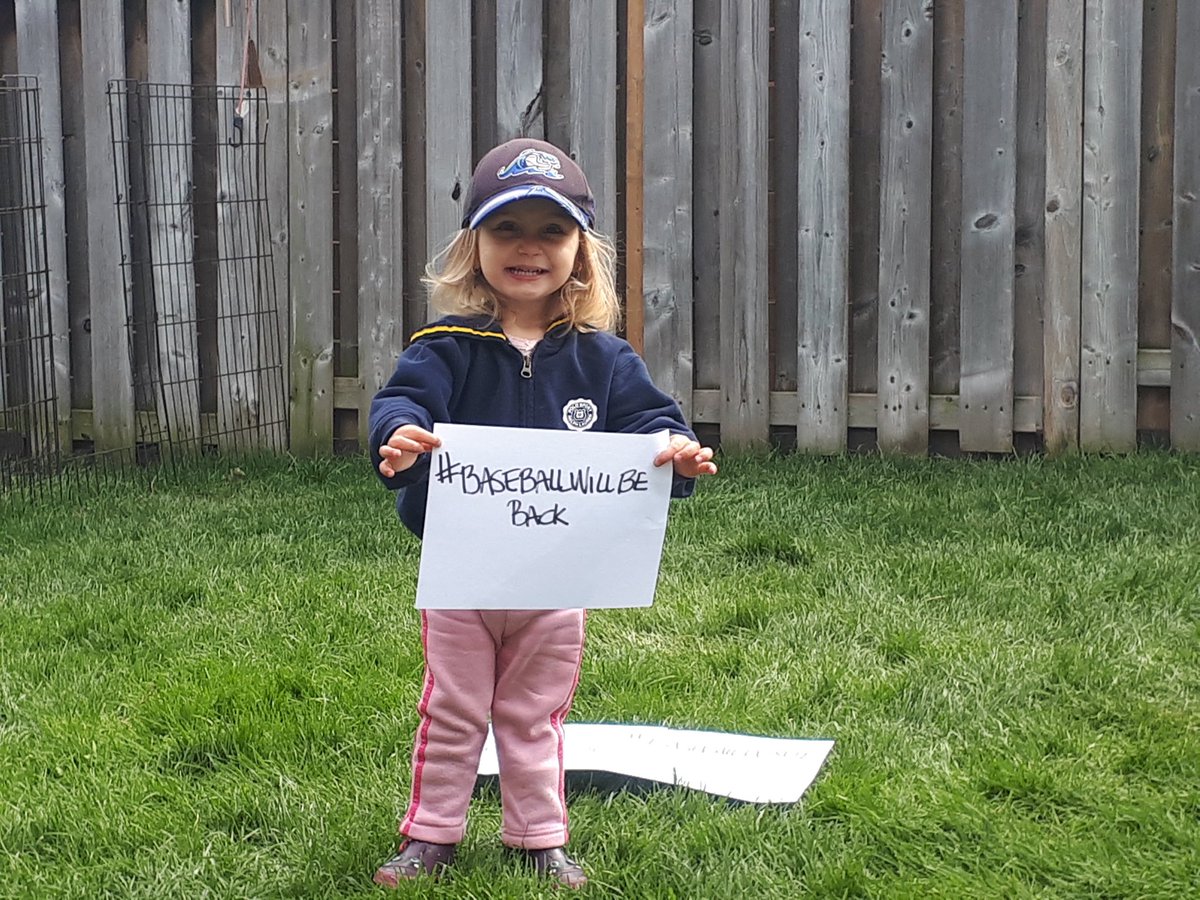 oakville_llb's tweet photo. Cuteness level 👉 💯💯💯 #baseballwillbeback https://t.co/JLyVQLvlrB