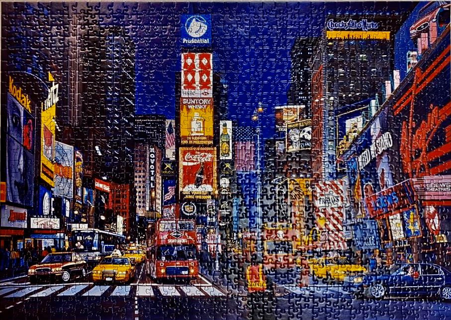 TrinityyHan's tweet photo. My family and I recently completed a 1000 piece puzzle of Times Square! #GoodVibesDay @MsZezza https://t.co/kAyBRzcIMu