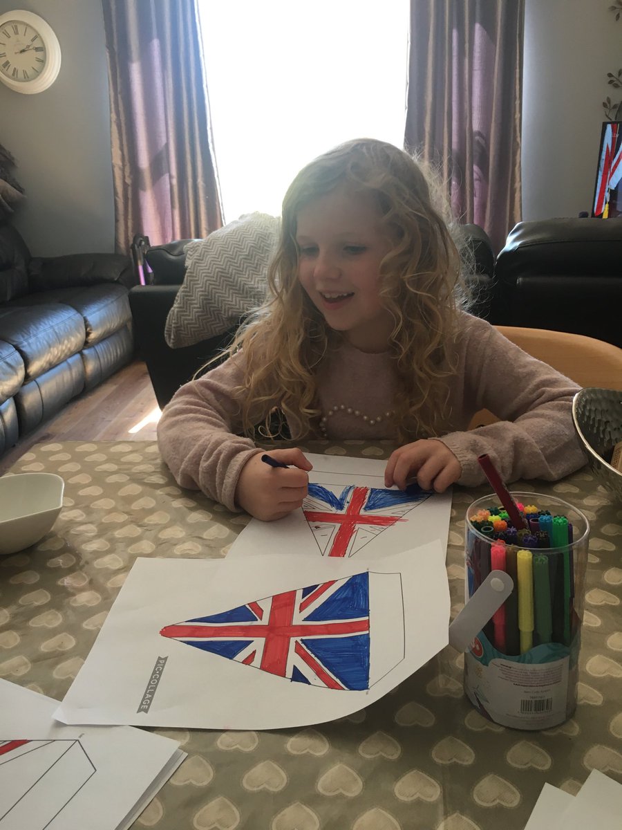 adeleS79312879's tweet image. Practicing times tables and making VE Day bunting 🇬🇧🇬🇧 ⁦@Burnopfield_sch⁩