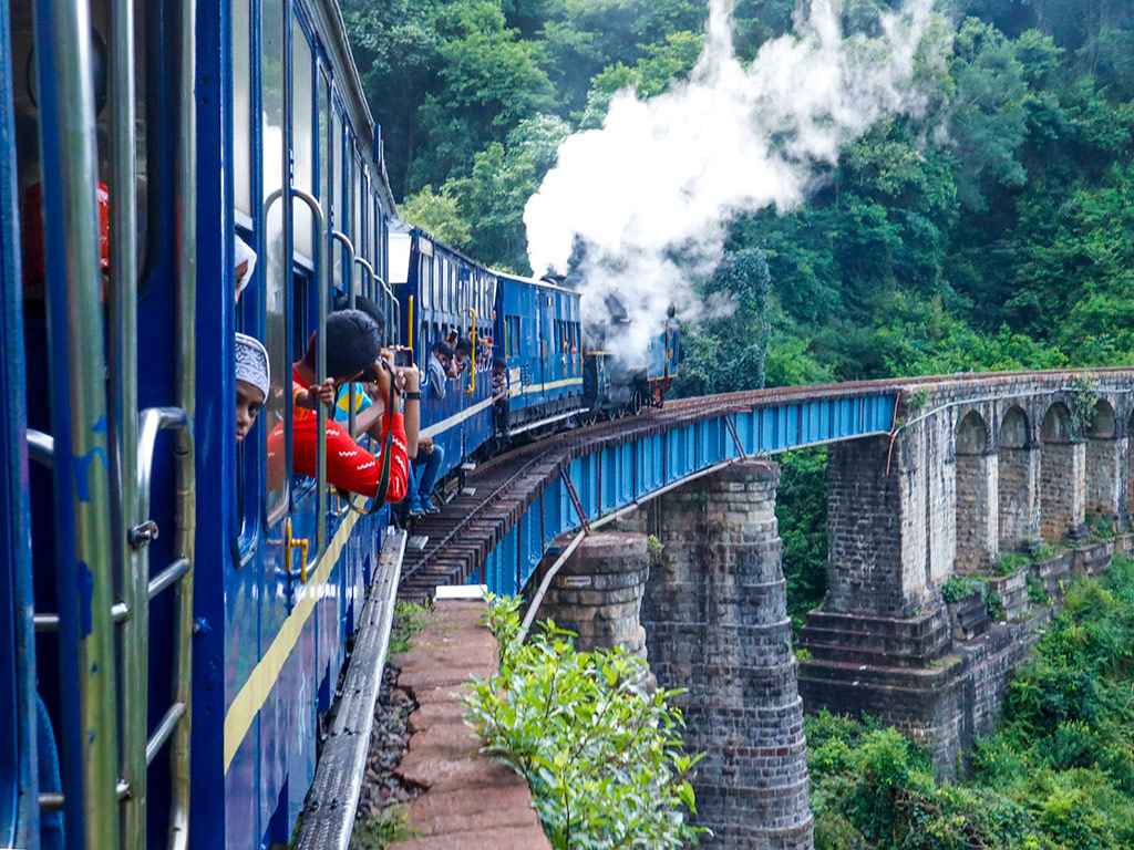 NGTIndia's tweet photo. Last August, a ride aboard the Nilgiri Mountain Railway in #TamilNadu offered Lijo Abraham stunning green vistas from varying elevations climbing up to 7,350 feet. 

Send us your #DailyShot entries for our ongoing #FlashBackTravelMemories contest here: https://t.co/8eZAgYWEgs. https://t.co/WrPmSBDj3V