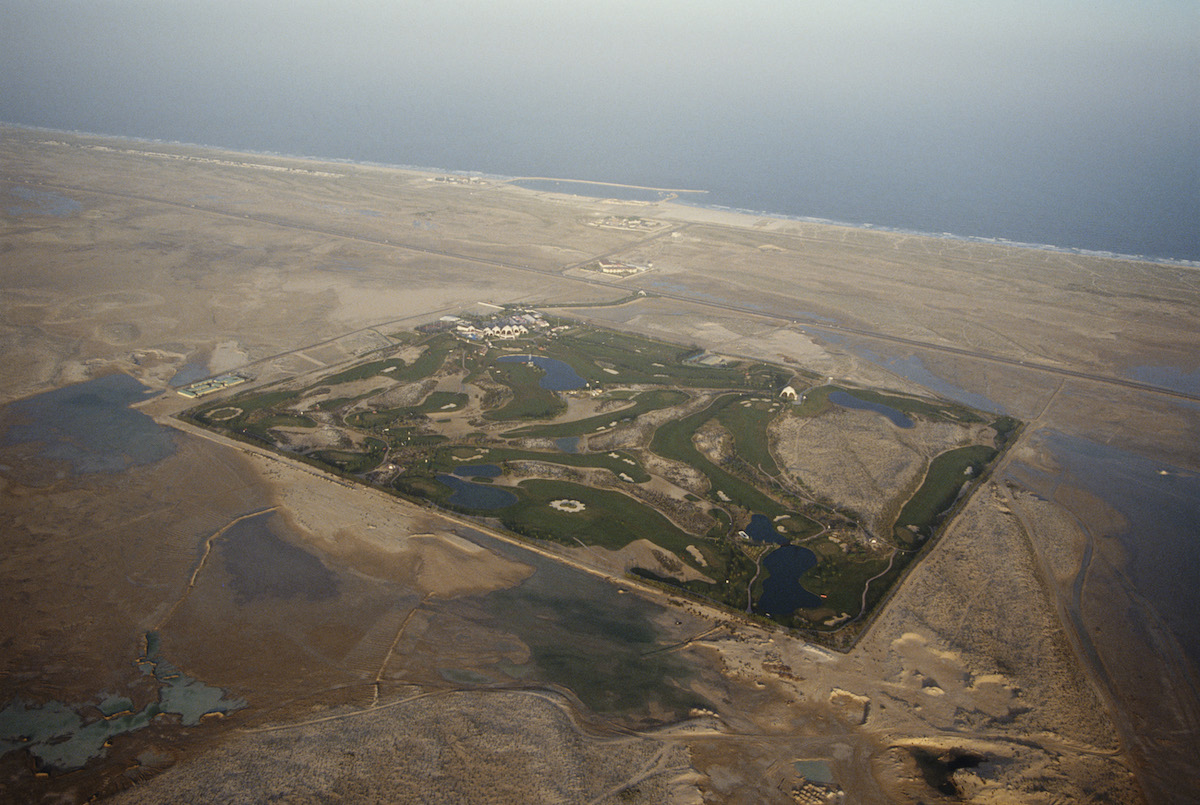 GOLFTV's tweet photo. Emirates Golf Club. 1990 ➡ 2010. https://t.co/32wuId227X