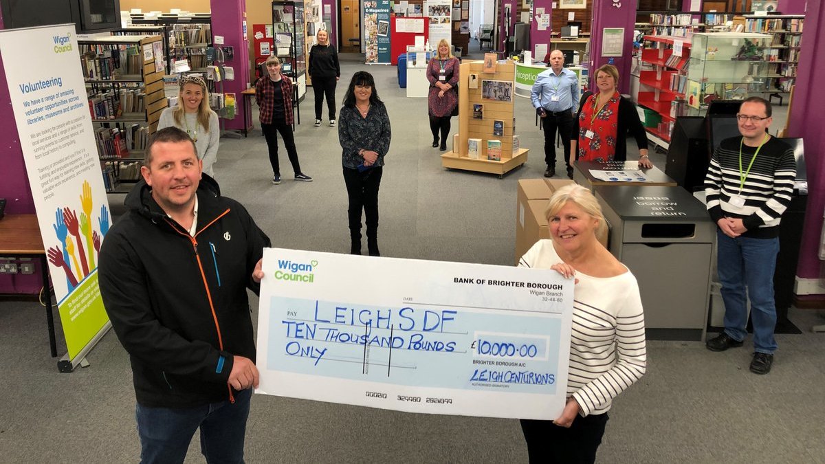 TheRFL's tweet photo. 🤝 @LeighCenturions donate £10k to help COVID-19 response efforts.

👏 #WhatRLMeans

Read 👉 https://t.co/3yLIVmHozF https://t.co/Gy7ll0GNre