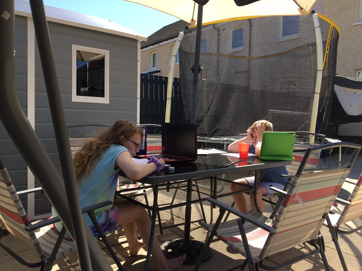 debbielovespink's tweet photo. Working outside today @MrsSteele14 @mmcgowan200 @StMonicaMilton https://t.co/l6YmQa0fVK