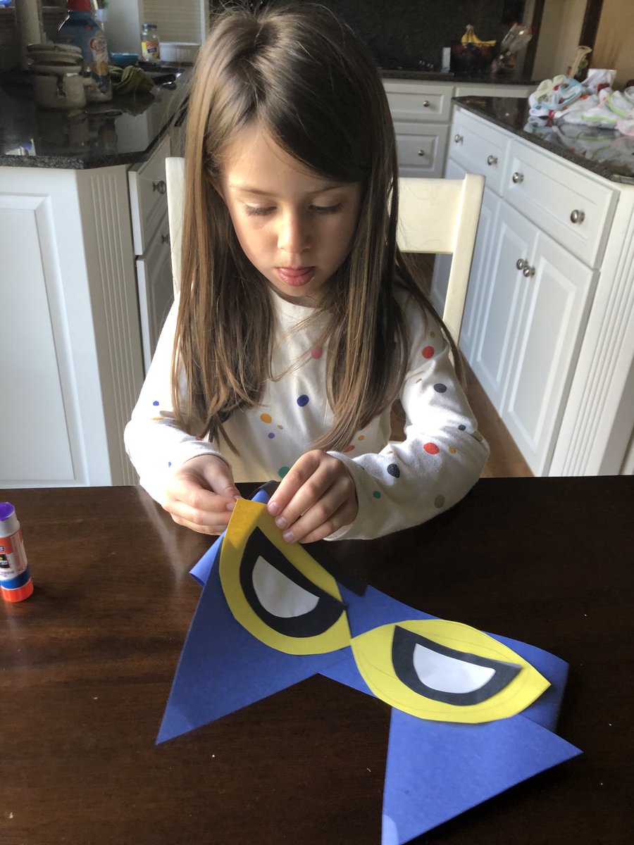 erikaeimmel's tweet photo. ⁦@JennySwanSmith⁩ 
A day late, but making our “Pete the Cat” headbands this morning.  Thank you for the great morning announcements Ms. Smith! https://t.co/8pqp3w0swV