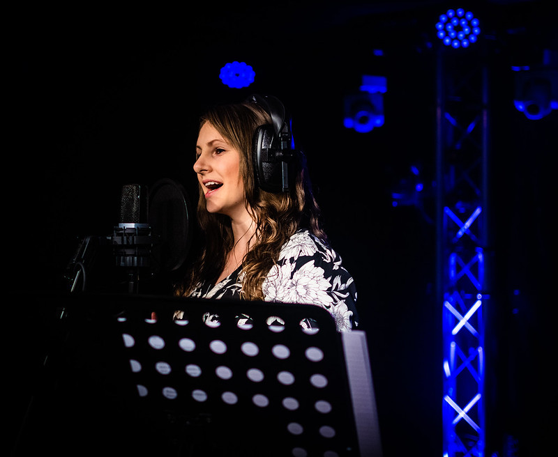 naomiandjacks's tweet photo. Lisa is a singer from Southampton &amp; lead vocals of pop/rock band @SunstreetsUK. She was one of the talented musicians that featured on our charity single, Forevermore &amp; is returning to support us tonight from 8pm! Tune in for a chilled Friday night gig: https://t.co/mKJntaeZyf 🎤 https://t.co/NSIpLRJazp