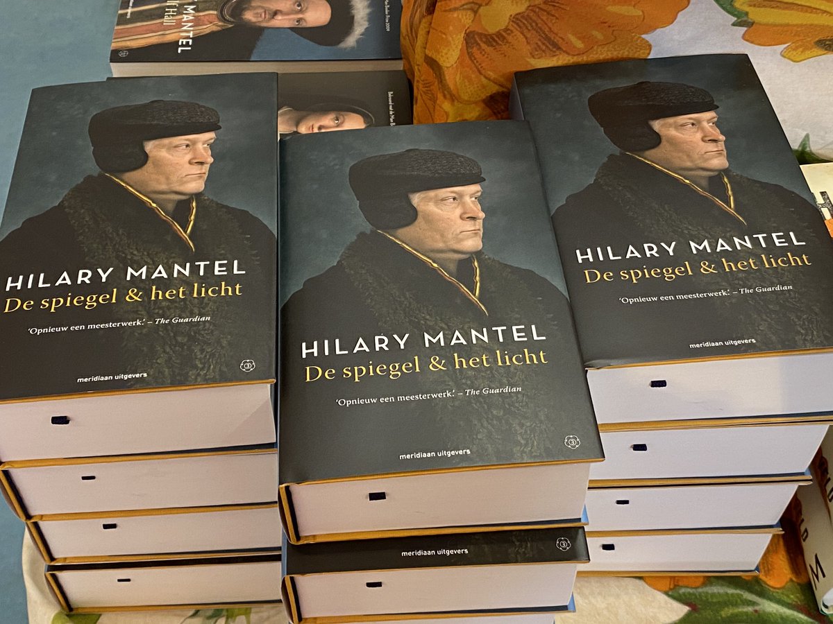 DeTaalboetiek's tweet photo. Ladies and gentlemen...., we’ve got ‘m! Ruim 1200 pagina’s - hoera! Vertaald door Harm Damsma en Niek Miedema en natuurlijk gekocht bij @Veenendaal_boek @MeridiaanBoeken #Despiegelenhetlicht #kooplokaal #ikleesthuis #YeahIDo https://t.co/la09MtTVXc