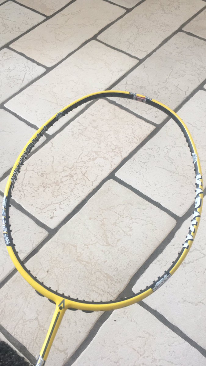 JonSpinker's tweet photo. @stringdoctor79 I’m attempting to restring a Karakal Pro 84 badminton racket using a Wilson Baiardo, but struggling as the 20x21 pattern not fitting with the pressure spreaders - any chance you might have an idea please or know what spreaders work as otherwise I’m stumped? 🤗🏸 https://t.co/odOPD3cBlc