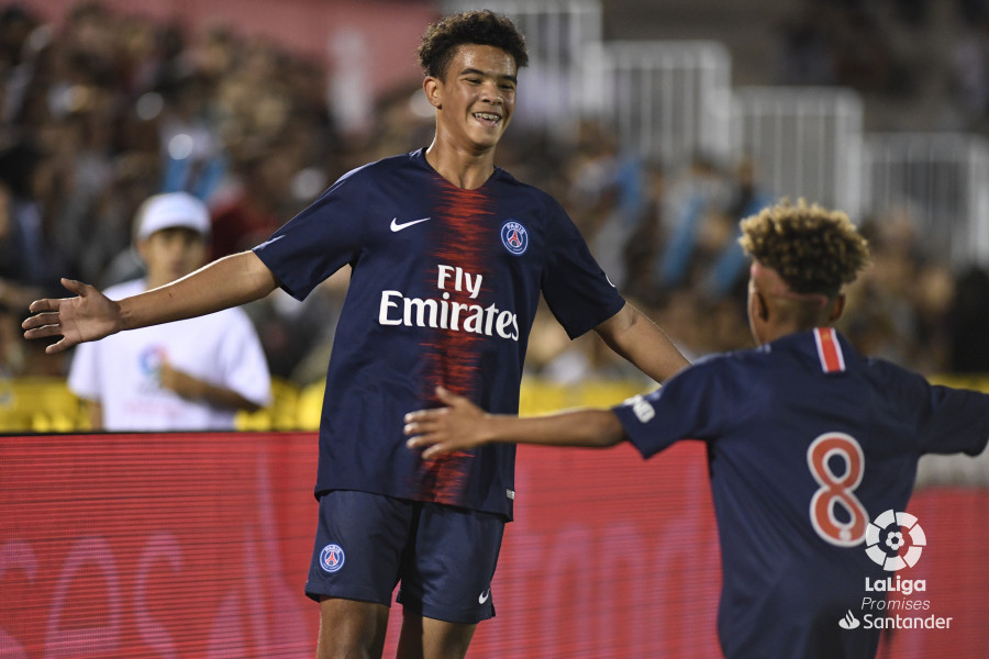 新品未使用　フルマーキング　パリサンジェルマン　PSG　エメリ　選手仕様　XL パリサンジェルマン(PSG）ユニフォーム ザイールエメリ ZAÏRE