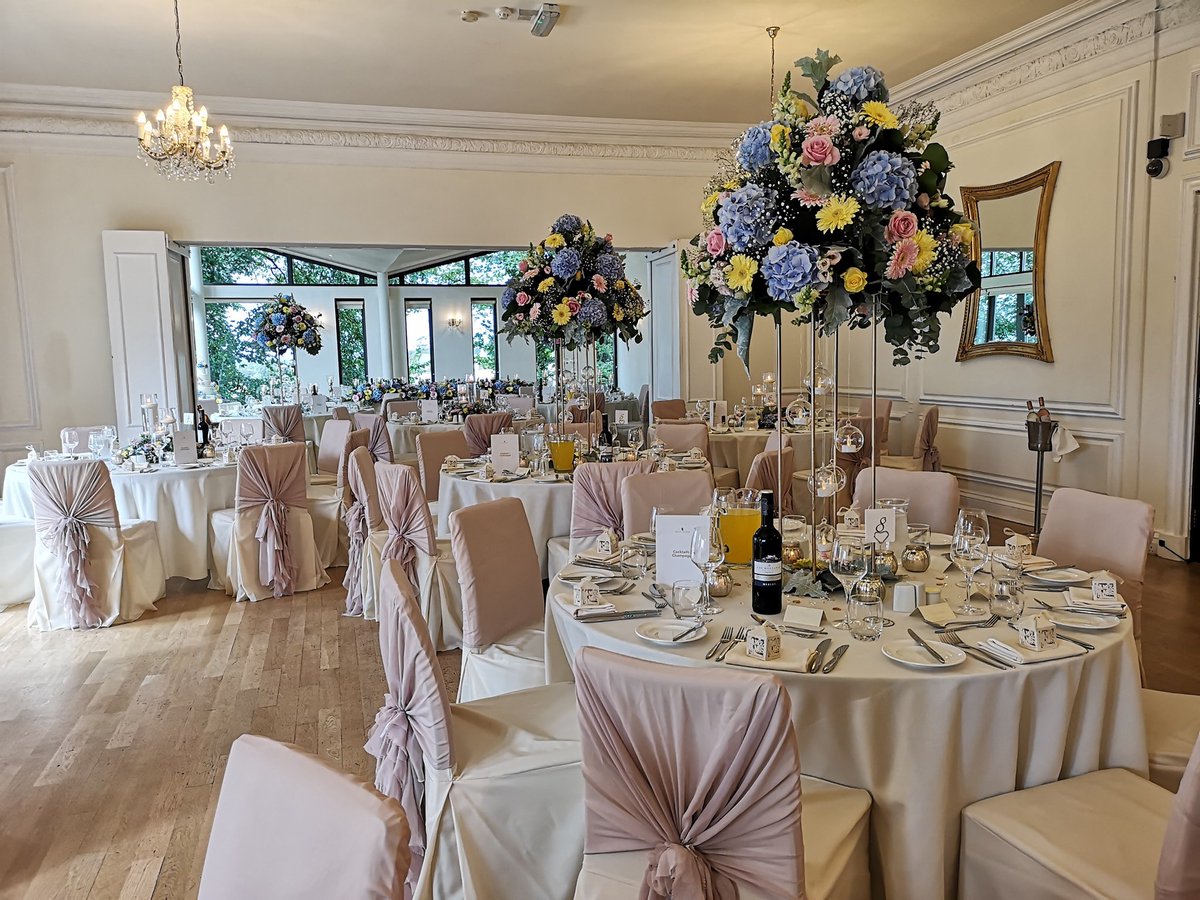 WestTowers's tweet photo. Whether florals or foliage, bright or white, rustic or elegant or just plain sparkly - our classic Ballroom will complement your #wedding decor effortlessly. https://t.co/4jsWYM4lp8 Decor by @lauriefsbl @FlowerJan https://t.co/DaeVzQtHnb