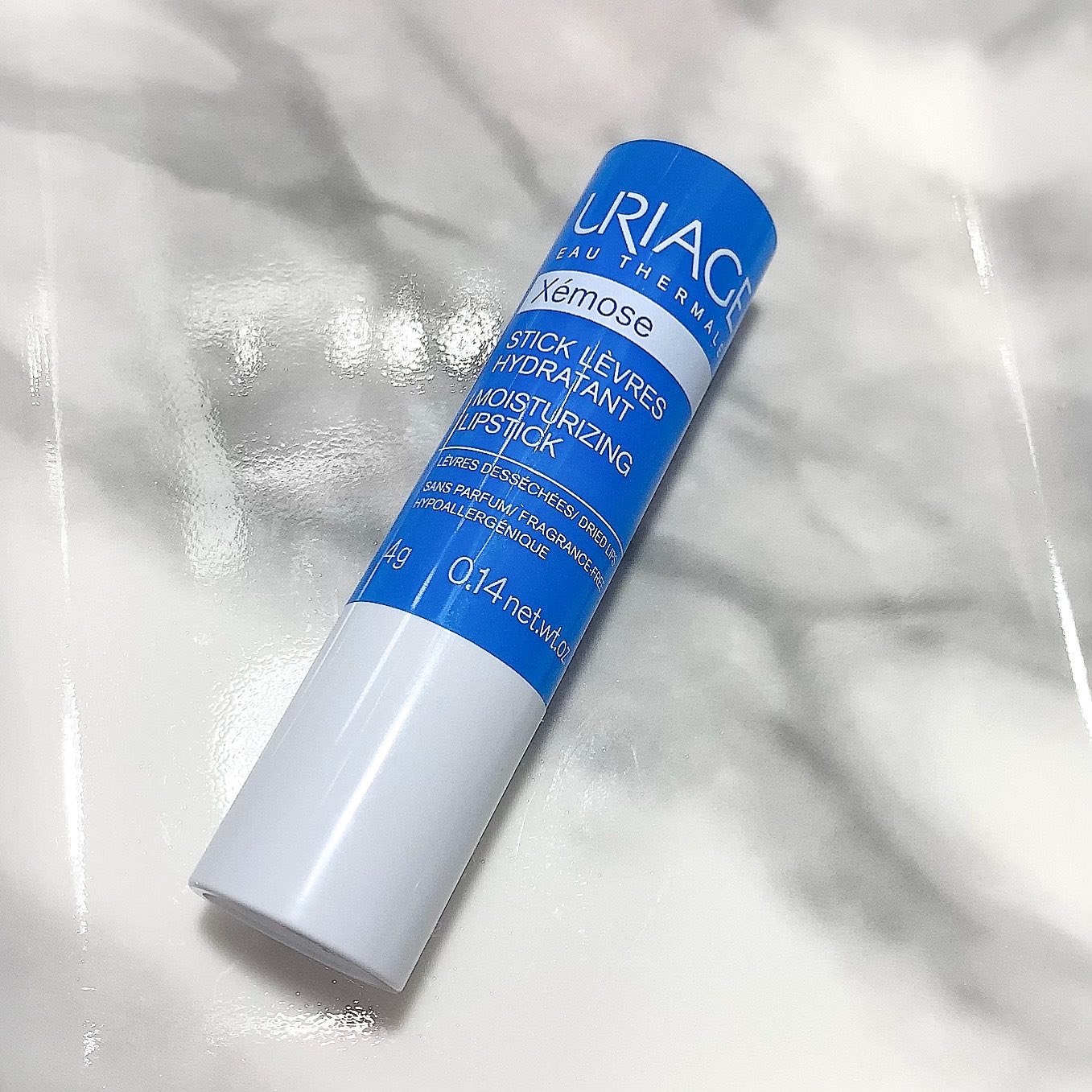 カナ ユリアージュのリップクリーム が良すぎて最近こればっかり使ってる よくある表面だけテカテカになるのではなく 内側から潤ってる感じ ベタつかないので口紅の下地にも最適 寝る前に塗ると朝には唇がしっとり柔らかくなってるから本当に感動