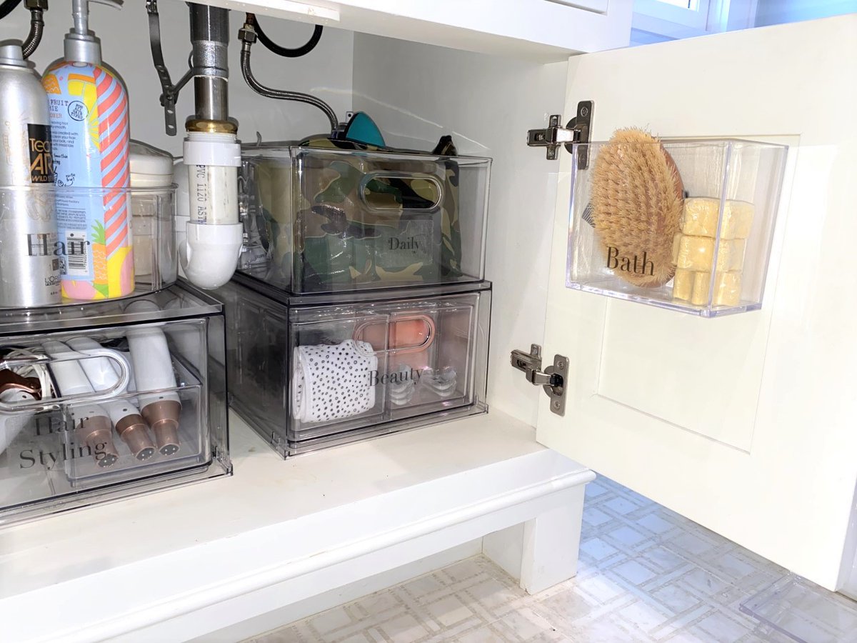 iDLiveSimply's tweet photo. The area under your sink is a great place to store all of your beauty products efficiently and out of sight! ✨✨

📸: @spifforganizing

#iDesign #MyiDesign #iDLiveSimply #livesimply  #bathroomdrawerorganization #bathroomstorage #undersinkorganization #undersinkstorage https://t.co/D2LwuF8e9m