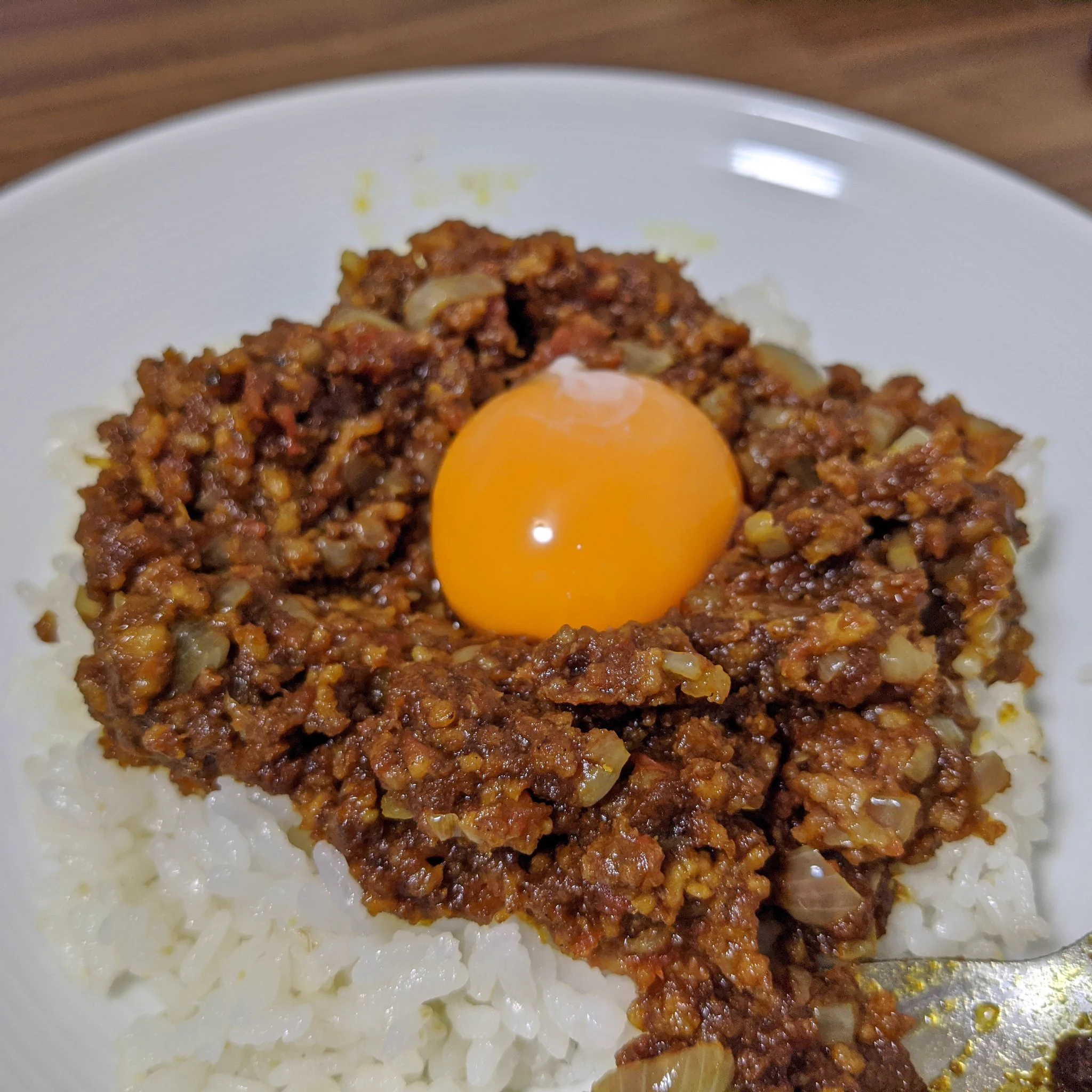 至高のペペロンチーノ、至高の豚キムチと作って、今日は無水キーマを作ってみましたがまあ旨い。あと缶チューハイ500mLを2本開けた後でも作れる簡単さがよい。  