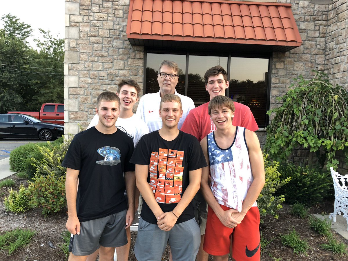 garrett_wickes's tweet photo. If everyone cool say a prayer for my best friend tuck it would be awesome! Love you tuck! https://t.co/CSwWmDp2pD