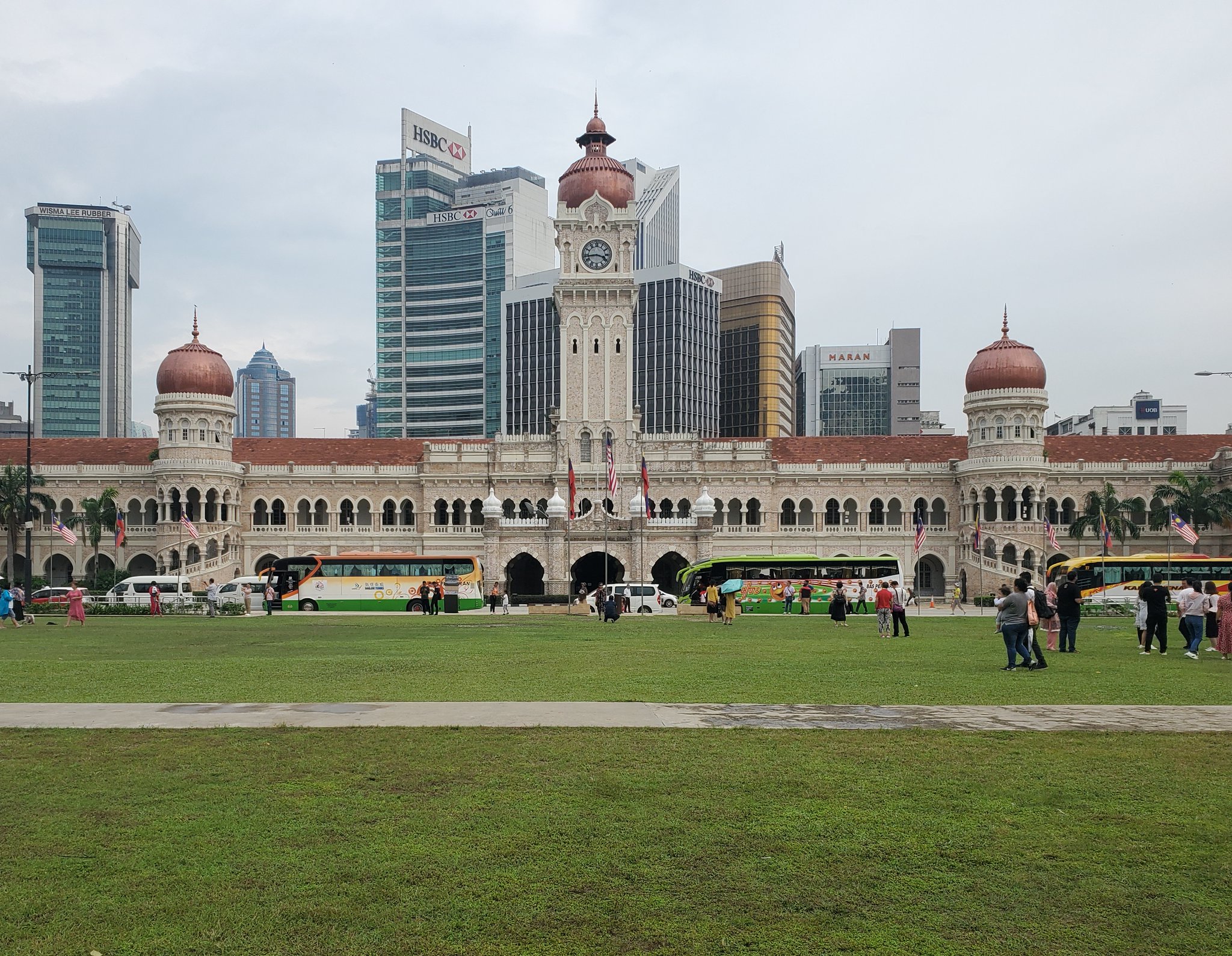 公式 超特急と行く 食べ鉄の旅 マレーシア編 5年ぶりの クアラルンプール 新旧の建築物が調和しているこの場所で シミジミ かな 食べ鉄 超特急 マレーシア ムルデカスクエア 公式 超特急と行く 食べ鉄の旅 マレーシア編 5年ぶりの クアラルンプール 新旧の建築物が調和しているこの場所で シミジミ かな 食べ鉄 超特急 マレーシア ムルデカスクエア