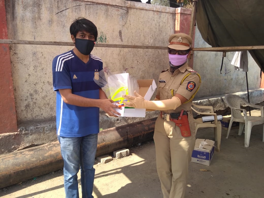 3deometry's tweet photo. Distribution of our Face Shields to our Police Force.

https://t.co/6D5eshoYWO
@ketto
@PuneCityPolice
@PuneCityTraffic

@PuneTimesOnline
@SakaalTimes @MiLokmat @TOIPune @PuneMirror @News18Lokmat @SaamTVNews
@CMOMaharashtra
@ThePunekar
@CPPuneCity

#faceshields #COVIDWarriors https://t.co/kLKbnFYAOv