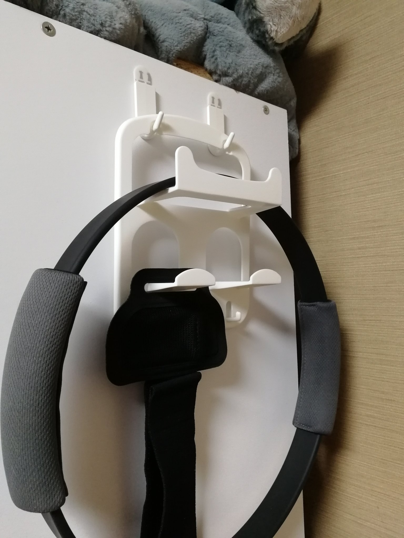 喜久姫 Mp0max リングフィットを購入した人に届いて欲しい 購入後リングコンの置き場所困ってると思うんですが ダイソーに売ってるラップ壁に置けるタイプのやつが収納として大変オススメなんです 壁にフック付けて 引っ掛ければジャストフィットな 喜久姫 Mp0max リングフィットを購入した人に届いて欲しい 購入後リングコンの置き場所困ってると思うんですが ダイソーに売ってるラップ壁に置けるタイプのやつが収納として大変オススメなんです 壁にフック付けて 引っ掛ければジャストフィットな