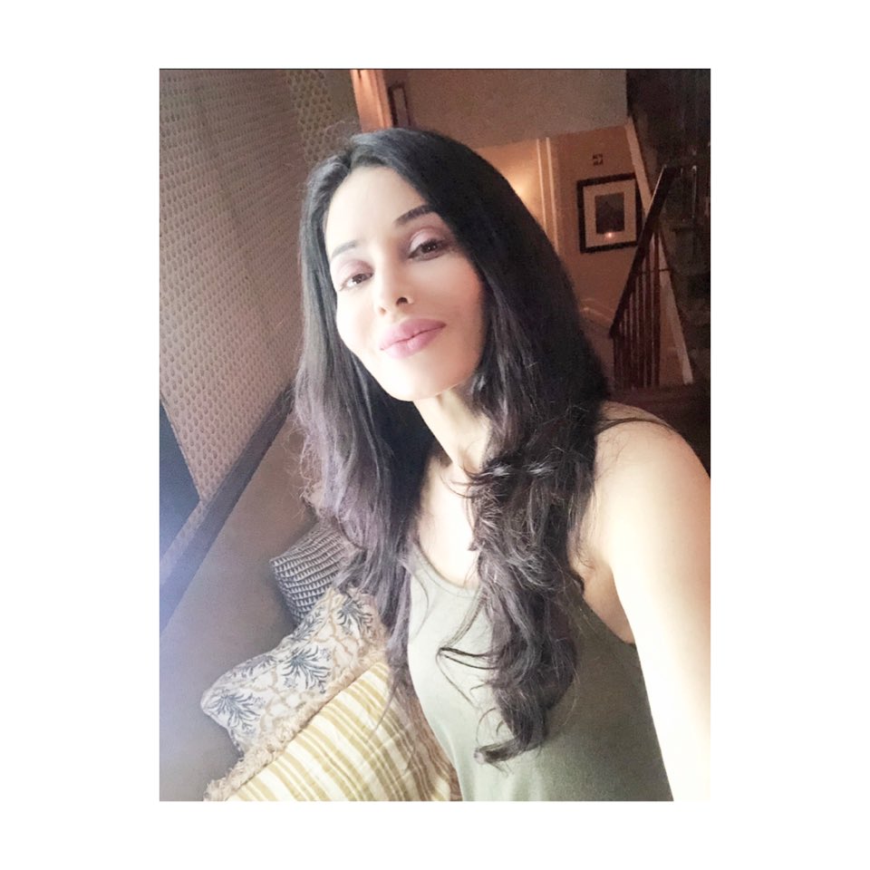 mreenaldeshraj's tweet photo. SHE IS HARDHEADED BUT SOFTHEARTED ♥️
:
:
#blowdrylook #onlyproffessionalcando #curlyhair #curls #lovemycurls #thislooksuitsme #straighthair #feminaflauntsalon #heavyhair #products #love #mreenaldeshraj #mreedazzle #blessed #happy #love #loveyouall ♥️ https://t.co/g7vOiyihqb