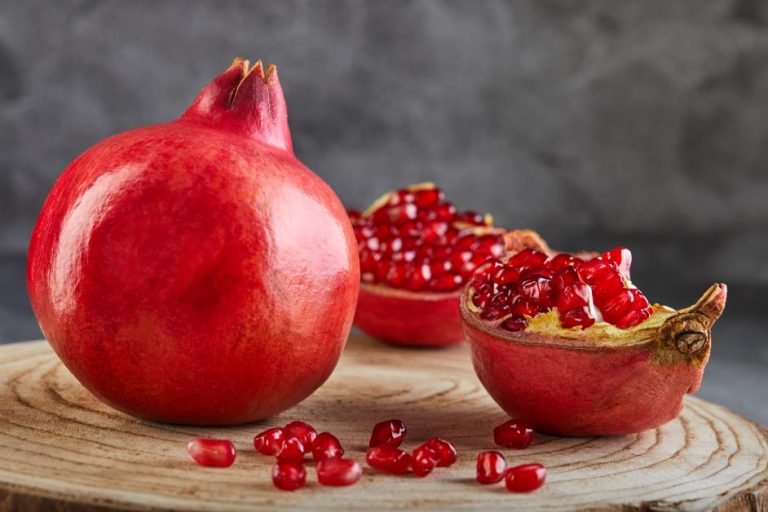 гранат новый. зерна граната. гранат новый. гранат pomegranate. новогодние елки греция с гранатом.