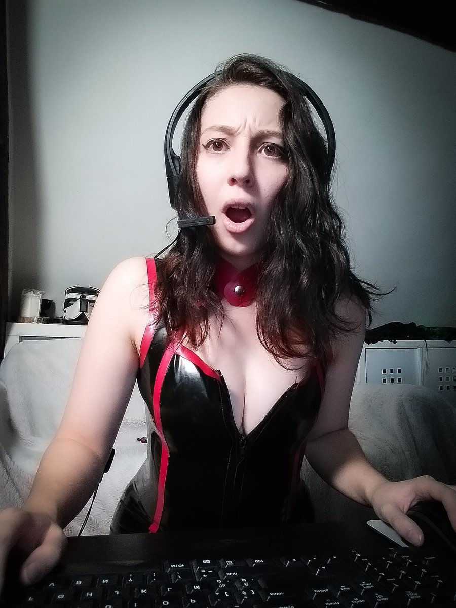 🌿Impératrice Gaïa 1.7k🌿 on X: Who said Dominatrix couln't be Gamers ?  #gamer #dominatrix #femdom #french #latexaddict #nerd #FortniteBR #fortnite  #gamergirl #gamergirlschallenge t.colXJnyxgMqS  X