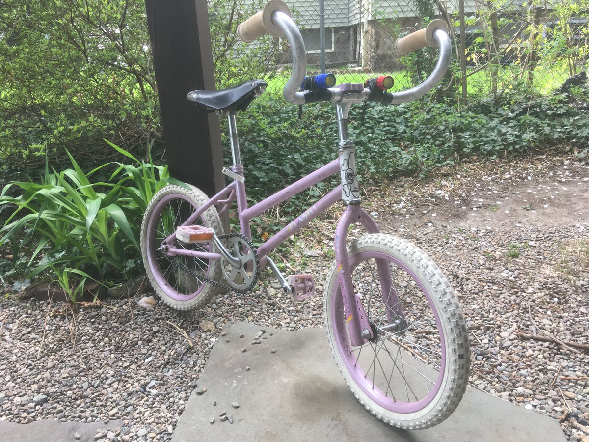 MassBike's tweet photo. Show us your ride for today's Virtual Massachusetts Walk, Bike, and Roll to School Day! Meet #Flashy, she gets me to the schools with @SafeRoutes_MA!! #VirtualWalkMA #StaySafeStayHealthy @brookssaddles https://t.co/yeMTlSaHW9