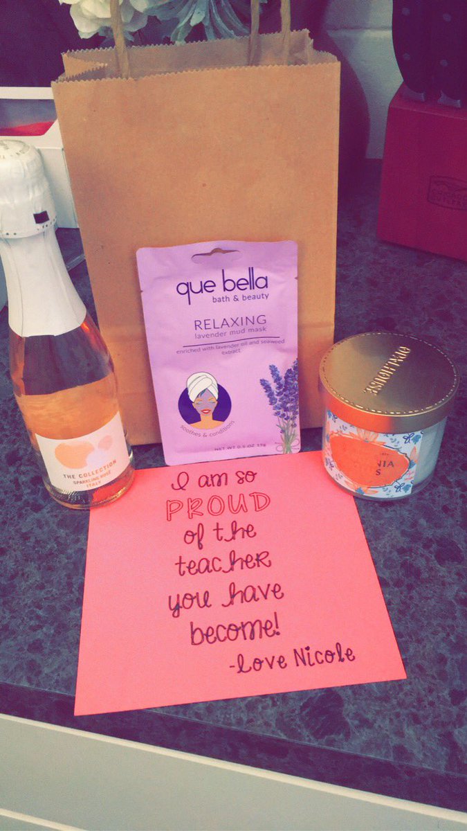 VVonbampus's tweet photo. Gotta love college friends &amp; even more so... teachers loving teachers! 💕 Thank-you @msgriffteaches for the sweet delivery! 💋 #collegefriendsareforeverfriends #TeacherAppreciationWeek2020 https://t.co/f9k2b4fUTt