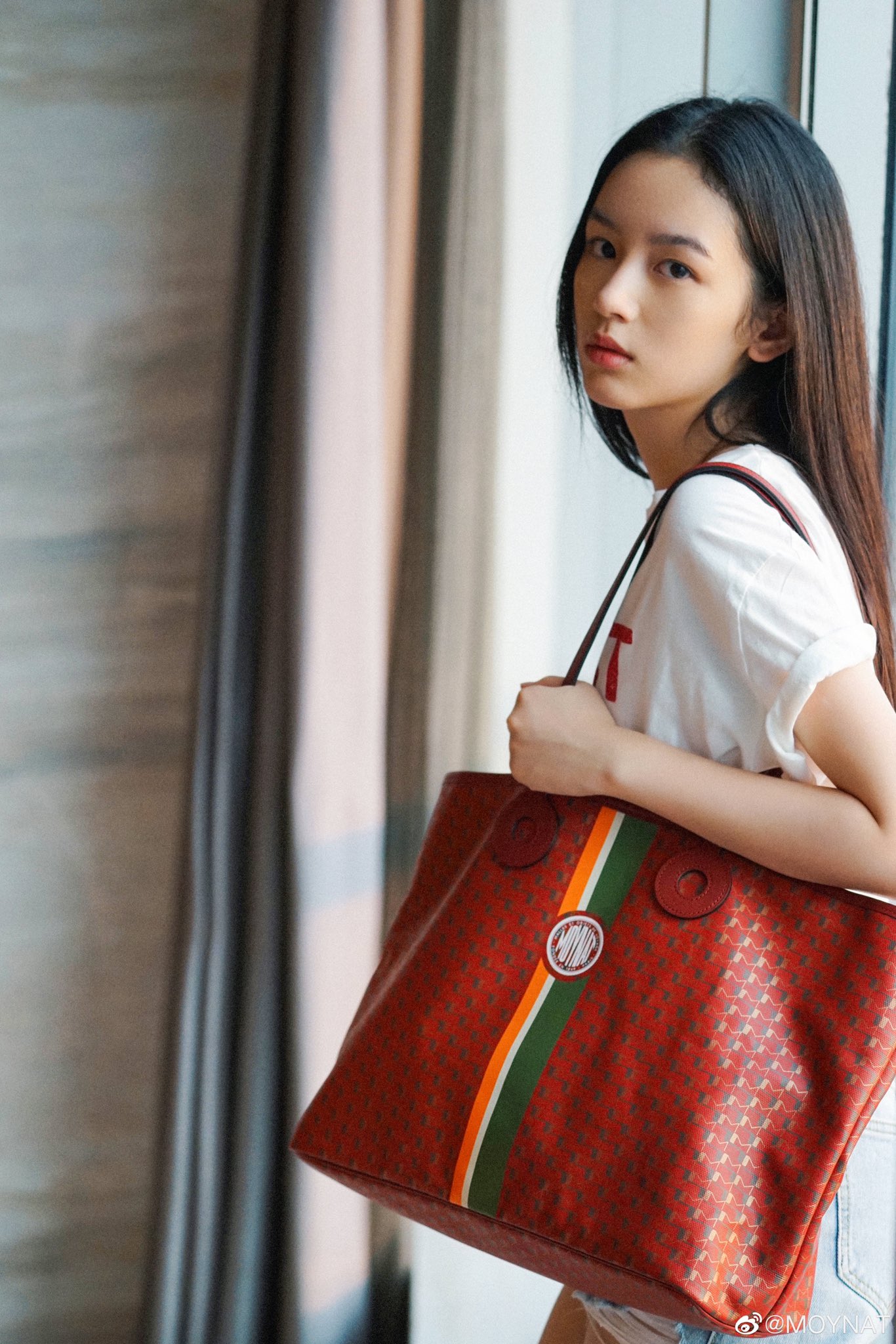 Zhou Ye 周也♡ on X: #Zhouye with her Monai MOYNAT Canvas 1920 series Oh! Tote  handbags. #周也 / X