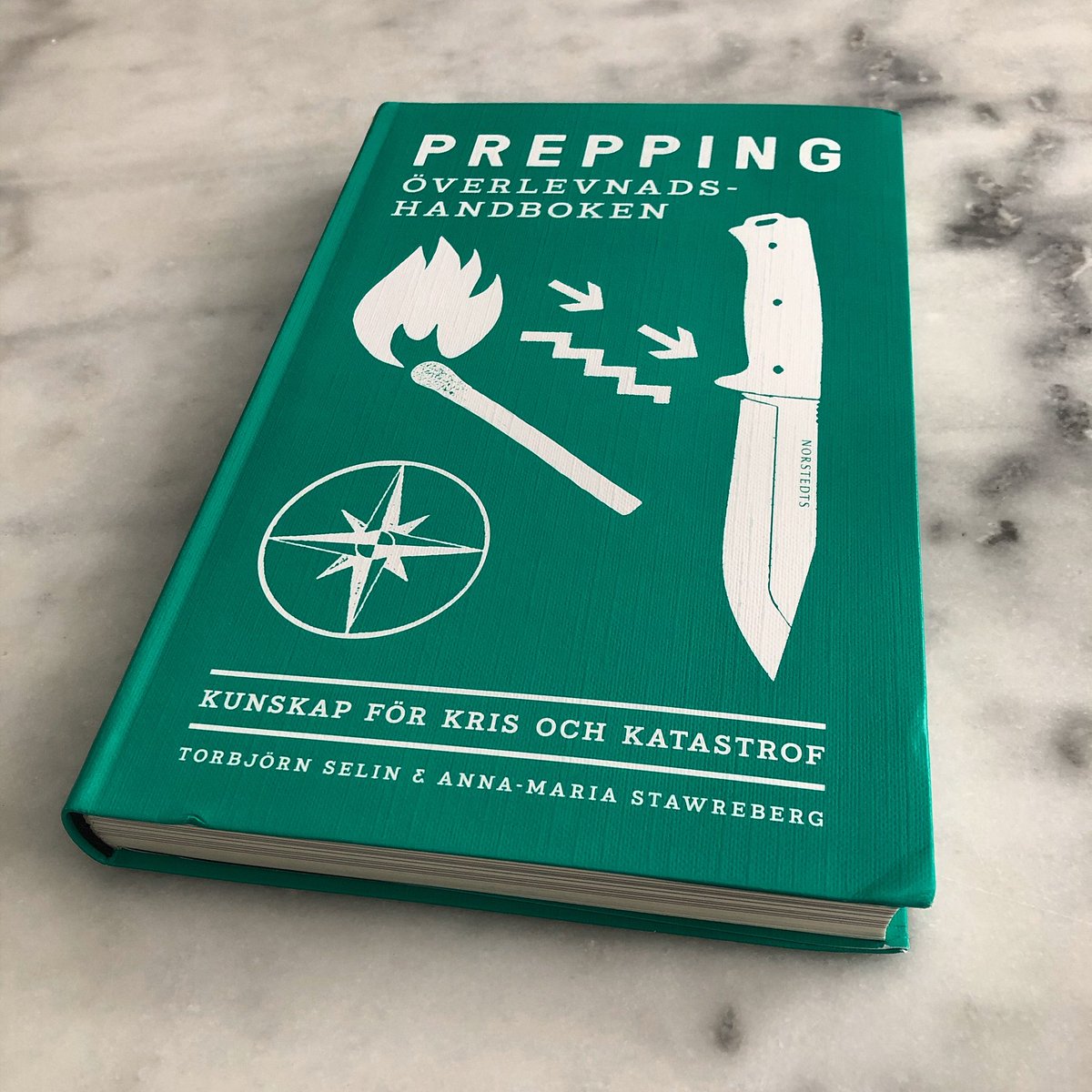 Stockhaus_f's tweet photo. I morgon kl.08:45 ser ni författarna Torbjörn Selin och Anna-Maria Stawreberg prata om deras nya bok på @Nyhetsmorgon  #krisberedskap #prepping #överlevnad https://t.co/KtZEa1995q