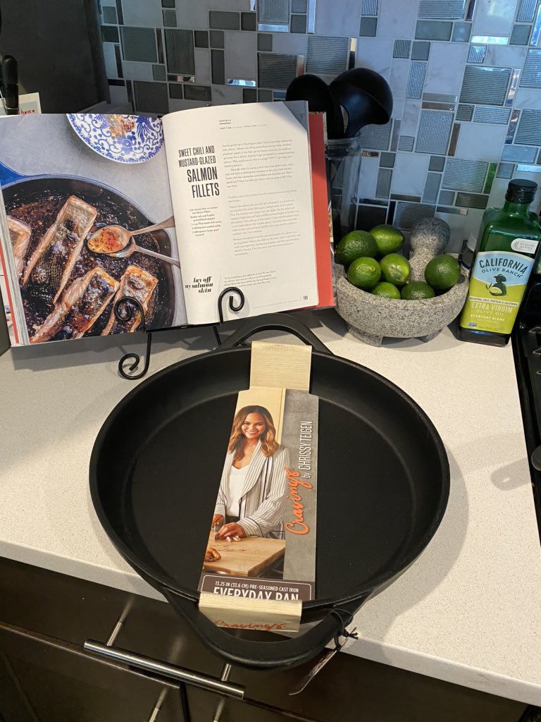 AlleeHansen's tweet photo. @chrissyteigen my boyfriend surprised me with your cast iron pan so I made him your sweet chili salmon for lunch...SO 👏🏼 GOOD 👏🏼 thank u!! https://t.co/j17zmRzIz0