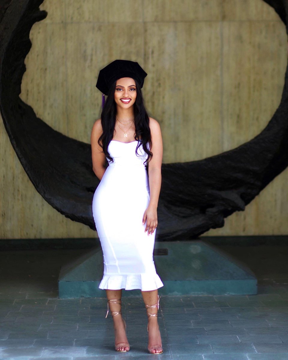 itsHWE's tweet photo. Daughter of Immigrants and Officially a Law School Graduate!
-Full Scholarship All 3 Years ✔️
-Travel To 12 Countries ✔️
-Secure Job Offer At A Global Firm ✔️
-Graduate With Honors ✔️
...all by the age of 24 🏁 #JD https://t.co/YeKrqjNzqp