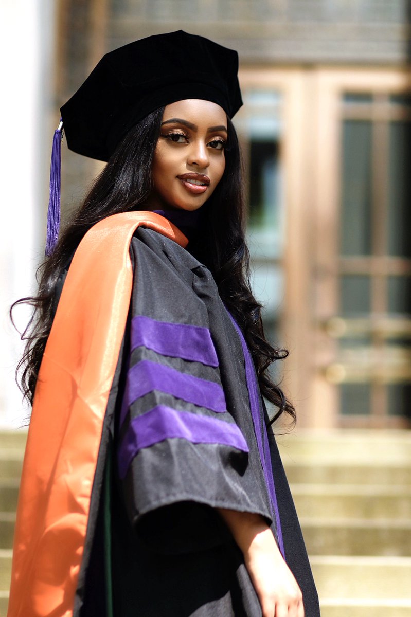 itsHWE's tweet photo. Daughter of Immigrants and Officially a Law School Graduate!
-Full Scholarship All 3 Years ✔️
-Travel To 12 Countries ✔️
-Secure Job Offer At A Global Firm ✔️
-Graduate With Honors ✔️
...all by the age of 24 🏁 #JD https://t.co/YeKrqjNzqp
