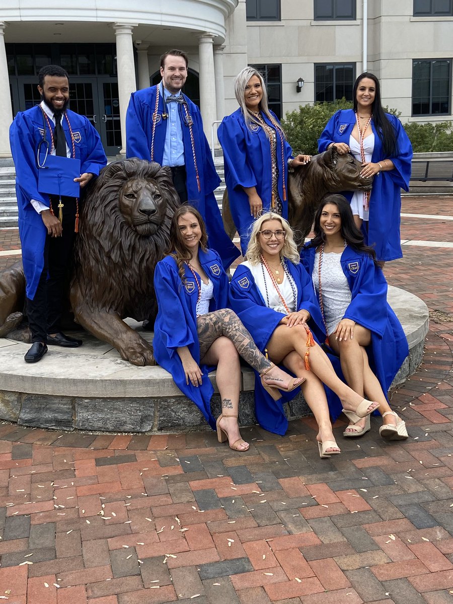 lella__'s tweet photo. Ya girl just graduated from nursing school 🥰🩺 https://t.co/lO6uiWX9K5