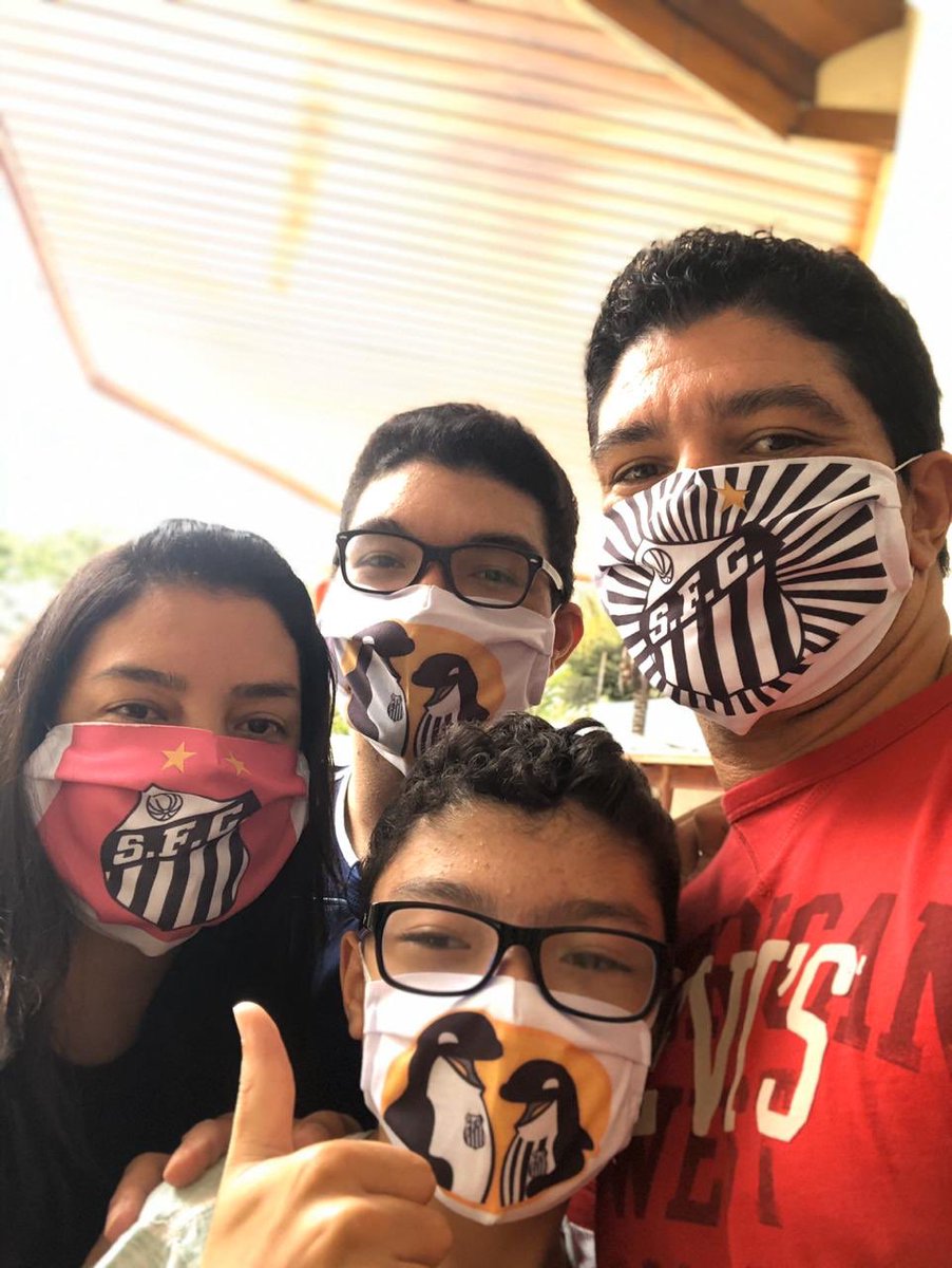 Lilian_11's tweet photo. Aqui estamos com nossos presentes, Adoramos! Obrigada Michael Marciano! @SantosFC #MeusRs ❤️ https://t.co/opwurPEA4p